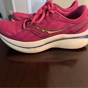 Saucony Women's Fuchsia and White Athletic Shoes. Endorphin speed 3 size 9.5